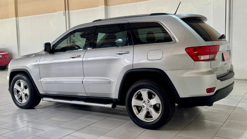 GRAND CHEROKEE 3.6 LAREDO 4X4 V6 24V GASOLINA 4P AUTOMÁTICO - 2011 - ESTâNCIA VELHA