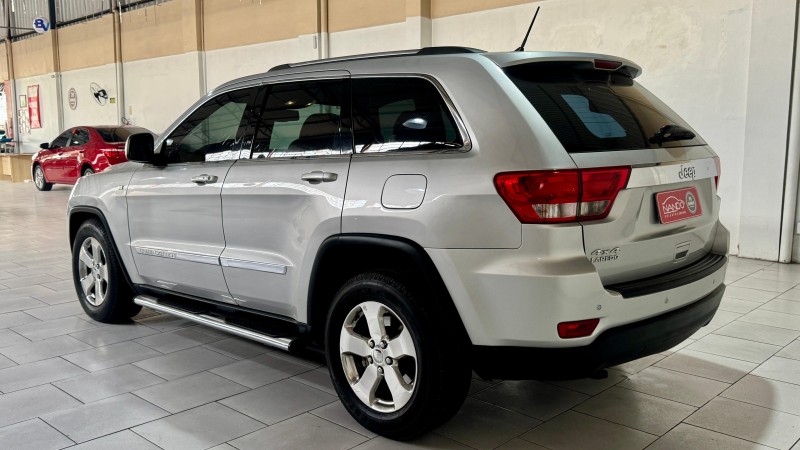 GRAND CHEROKEE 3.6 LAREDO 4X4 V6 24V GASOLINA 4P AUTOMÁTICO - 2011 - ESTâNCIA VELHA
