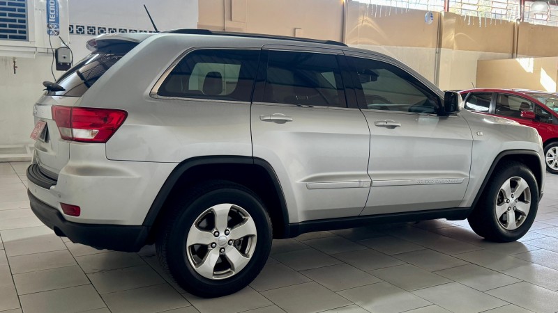 GRAND CHEROKEE 3.6 LAREDO 4X4 V6 24V GASOLINA 4P AUTOMÁTICO - 2011 - ESTâNCIA VELHA