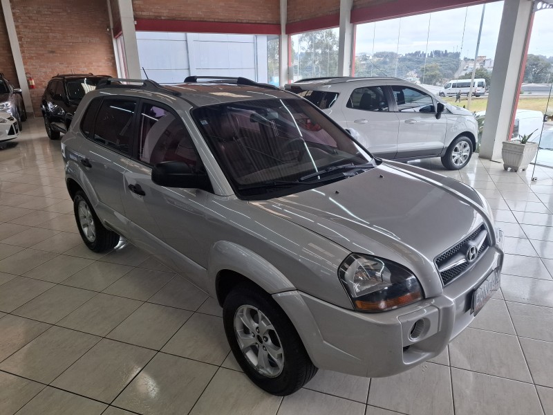 TUCSON 2.0 GL 2WD 16V GASOLINA 4P MANUAL - 2010 - FARROUPILHA