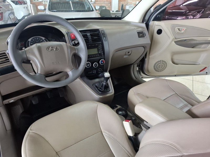 TUCSON 2.0 GL 2WD 16V GASOLINA 4P MANUAL - 2010 - FARROUPILHA