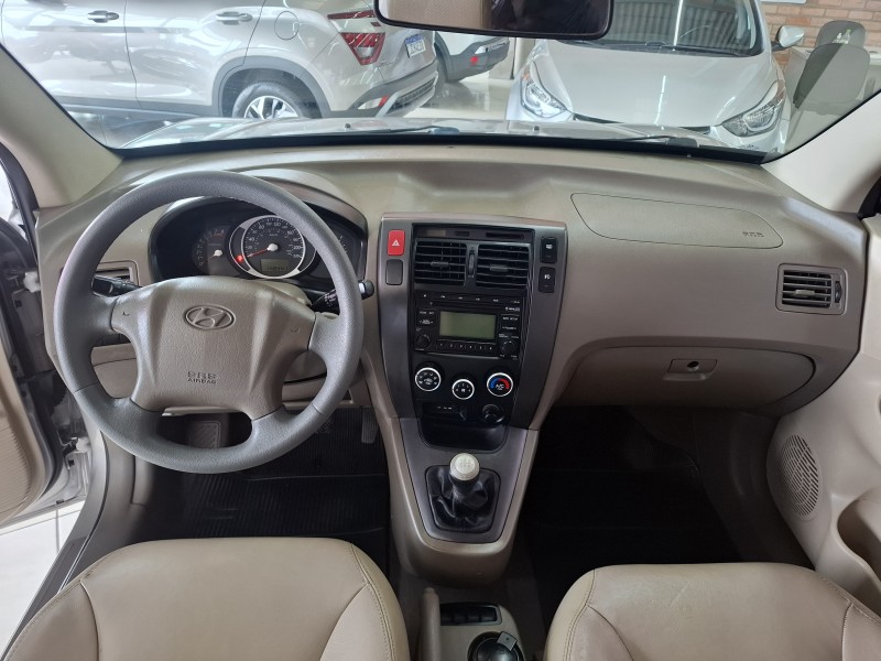 TUCSON 2.0 GL 2WD 16V GASOLINA 4P MANUAL - 2010 - FARROUPILHA