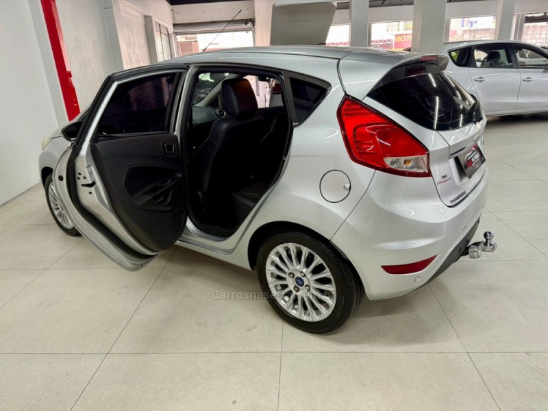 FIESTA 1.6 TITANIUM PLUS HATCH 16V FLEX 4P AUTOMÁTICO - 2014 - CAXIAS DO SUL