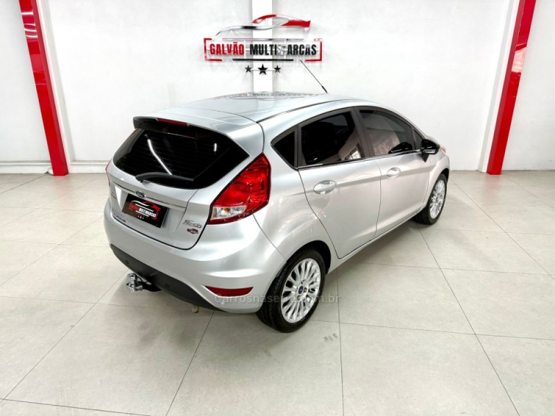 FIESTA 1.6 TITANIUM PLUS HATCH 16V FLEX 4P AUTOMÁTICO - 2014 - CAXIAS DO SUL