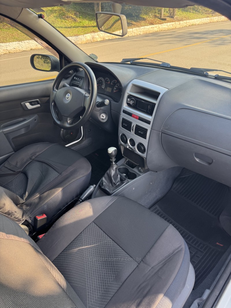 STRADA 1.8 MPI TREKKING CE 8V FLEX 2P MANUAL - 2006 - NOVA ARAçá