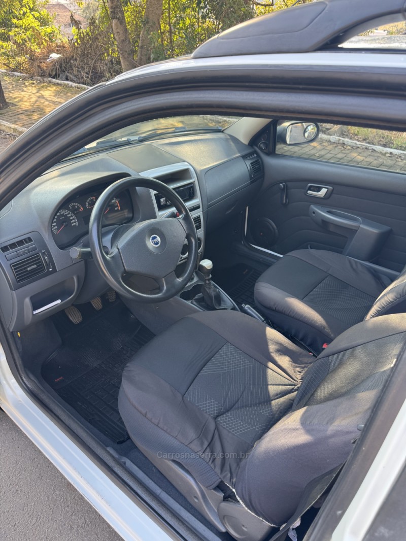 STRADA 1.8 MPI TREKKING CE 8V FLEX 2P MANUAL - 2006 - NOVA ARAçá