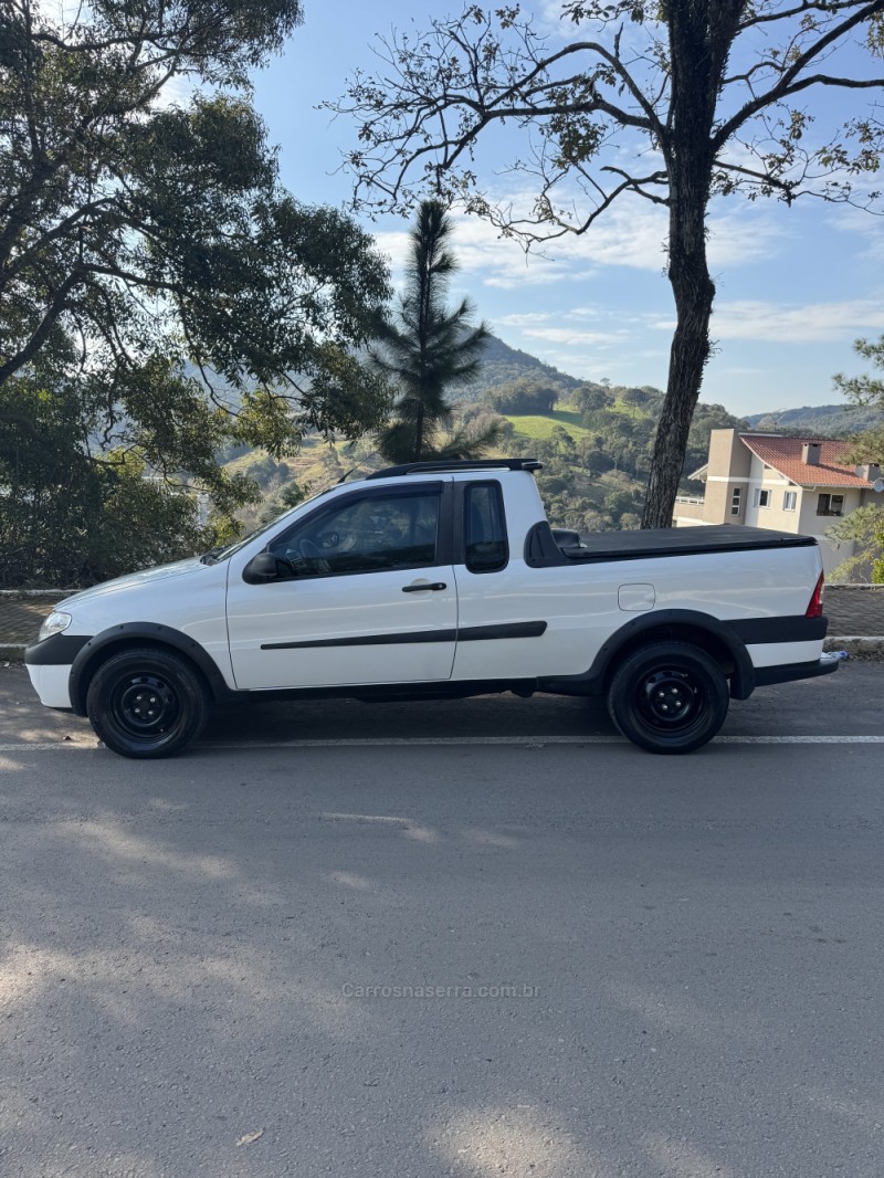 STRADA 1.8 MPI TREKKING CE 8V FLEX 2P MANUAL - 2006 - NOVA ARAçá