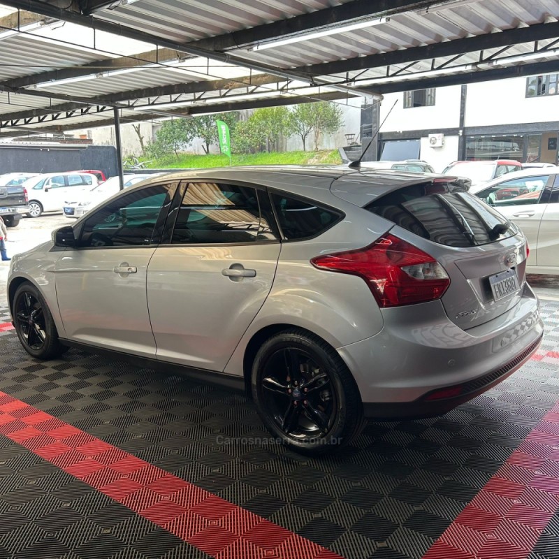 FOCUS 2.0 SE 16V FLEX 4P AUTOMÁTICO - 2014 - PASSO FUNDO