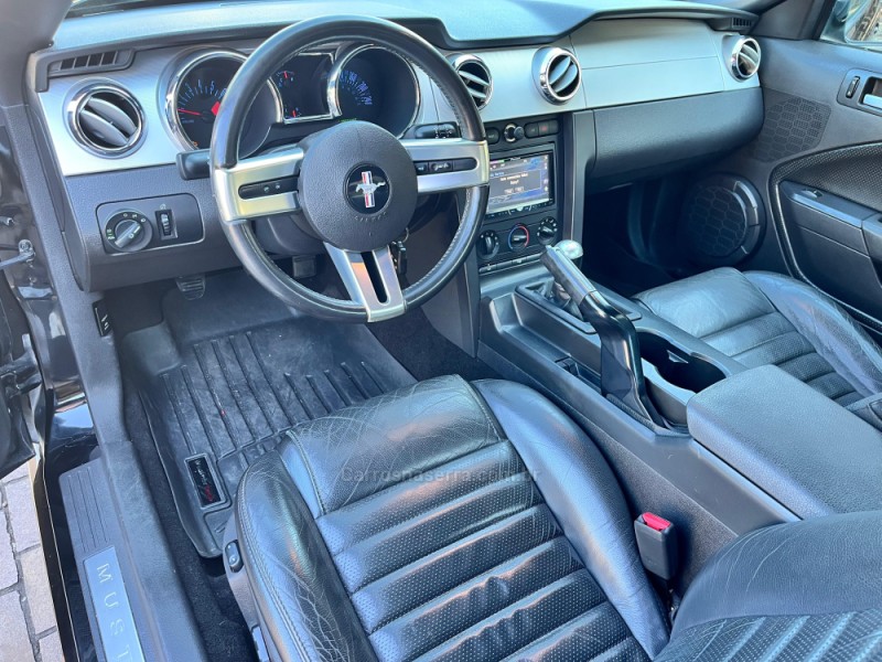 MUSTANG 4.6 GT COUPÉ V8 24V GASOLINA 2P MANUAL - 2007 - DOIS IRMãOS