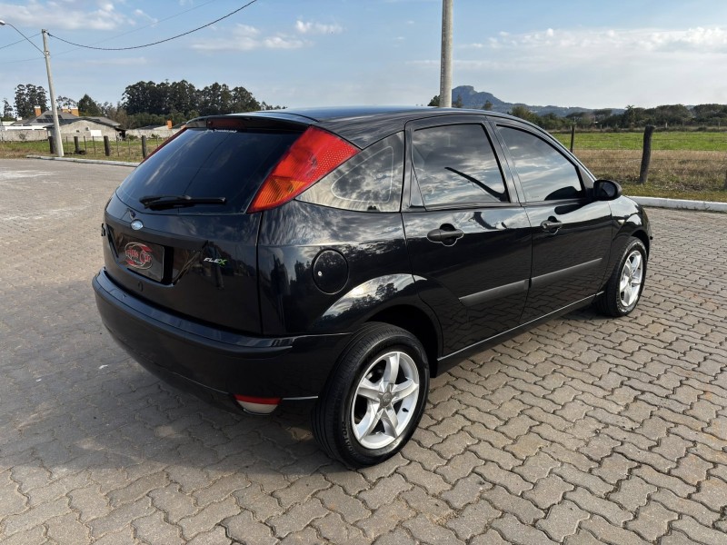 FOCUS 1.6 SE 8V FLEX 4P MANUAL - 2008 - CANDELáRIA