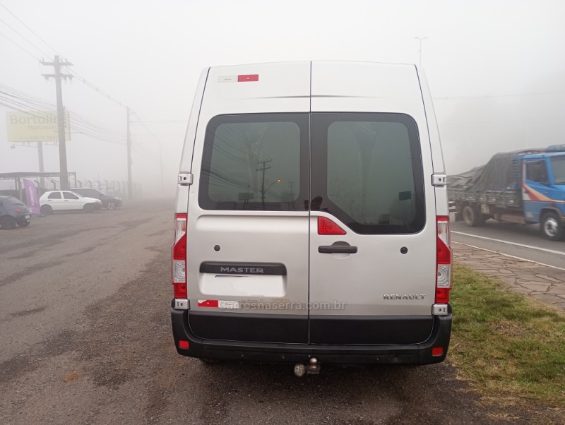 MASTER 2.3 DCI MINIBUS VIP L3H2 16 LUGARES 16V DIESEL 4P MANUAL - 2015 - FARROUPILHA