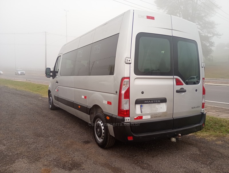 MASTER 2.3 DCI MINIBUS VIP L3H2 16 LUGARES 16V DIESEL 4P MANUAL - 2015 - FARROUPILHA