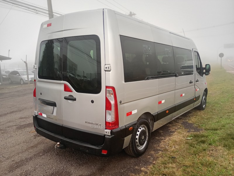 MASTER 2.3 DCI MINIBUS VIP L3H2 16 LUGARES 16V DIESEL 4P MANUAL - 2015 - FARROUPILHA