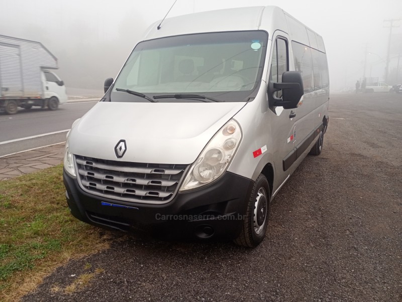 MASTER 2.3 DCI MINIBUS VIP L3H2 16 LUGARES 16V DIESEL 4P MANUAL - 2015 - FARROUPILHA