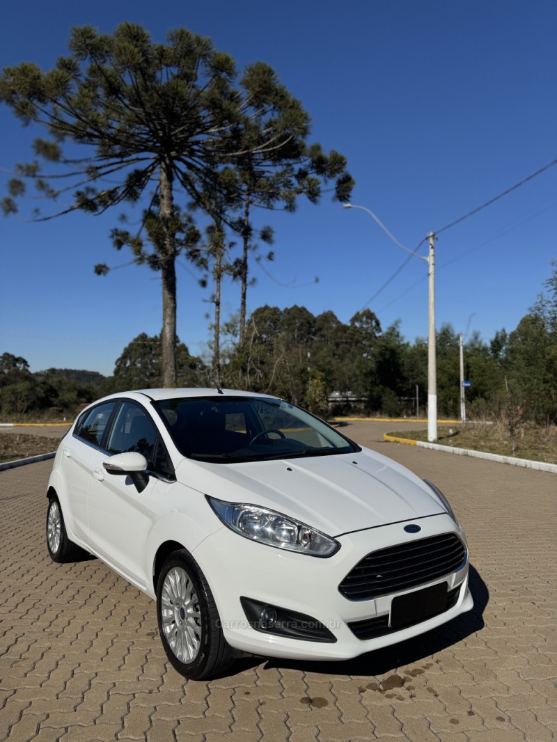 FIESTA 1.6 TITANIUM HATCH 16V FLEX 4P MANUAL - 2017 - BENTO GONçALVES