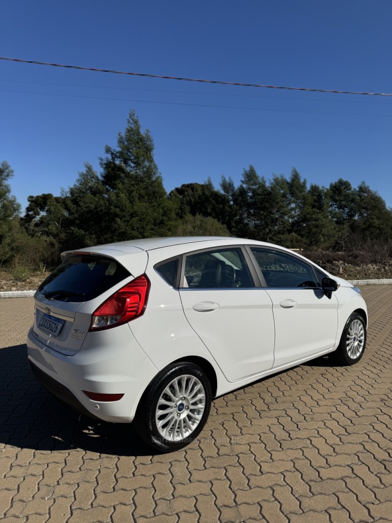 FIESTA 1.6 TITANIUM HATCH 16V FLEX 4P MANUAL - 2017 - BENTO GONçALVES