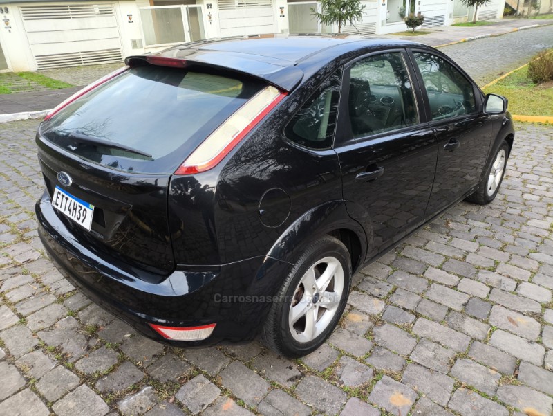 FOCUS 1.6 GLX 16V FLEX 4P MANUAL - 2011 - FARROUPILHA
