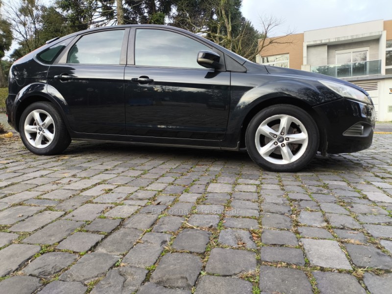 FOCUS 1.6 GLX 16V FLEX 4P MANUAL - 2011 - FARROUPILHA