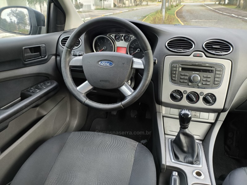FOCUS 1.6 GLX 16V FLEX 4P MANUAL - 2011 - FARROUPILHA
