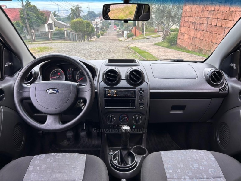 FIESTA 1.0 MPI 8V GASOLINA 4P MANUAL - 2013 - VENâNCIO AIRES