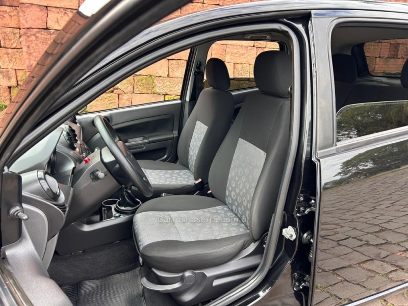 FIESTA 1.0 MPI 8V GASOLINA 4P MANUAL - 2013 - VENâNCIO AIRES