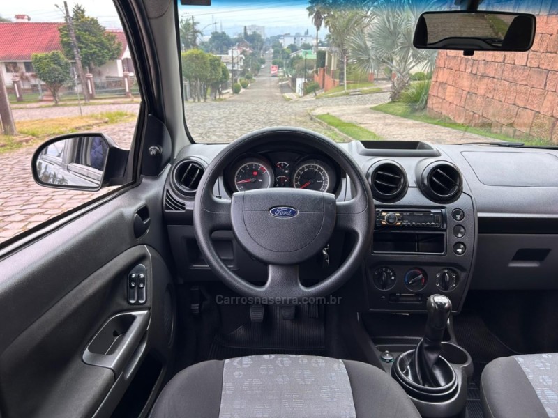 FIESTA 1.0 MPI 8V GASOLINA 4P MANUAL - 2013 - VENâNCIO AIRES
