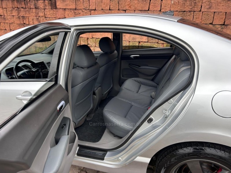 CIVIC 1.8 LXS 16V GASOLINA 4P MANUAL - 2007 - VENâNCIO AIRES