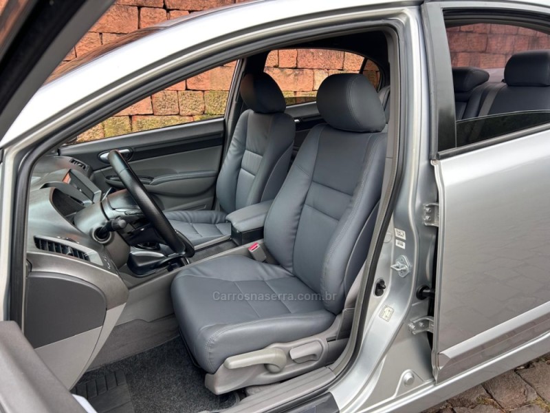 CIVIC 1.8 LXS 16V GASOLINA 4P MANUAL - 2007 - VENâNCIO AIRES