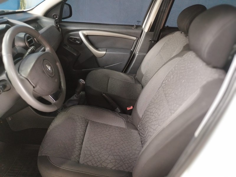 DUSTER 1.6 EXPRESSION 4X2 16V FLEX 4P MANUAL - 2014 - CAXIAS DO SUL