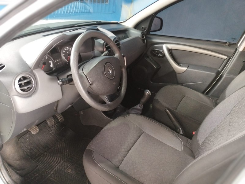 DUSTER 1.6 EXPRESSION 4X2 16V FLEX 4P MANUAL - 2014 - CAXIAS DO SUL
