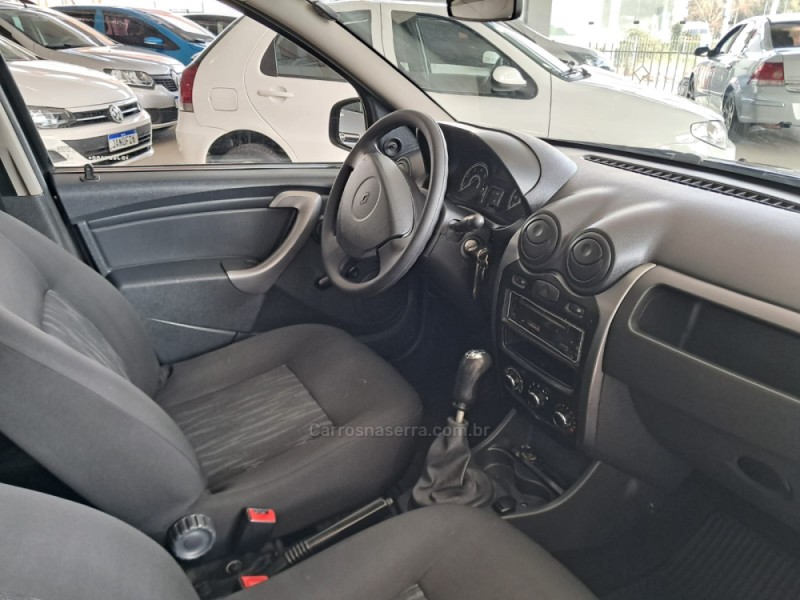 SANDERO 1.0 AUTHENTIQUE 16V FLEX 4P MANUAL - 2013 - NOVA PETRóPOLIS