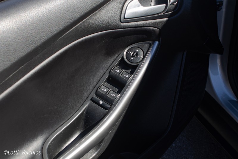 FOCUS 2.0 S SEDAN 16V FLEX 4P AUTOMÁTICO - 2018 - FARROUPILHA
