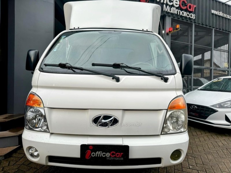 HR 2.5 LONGO BAÚ 4X2 16V 130CV TURBO INTERCOOLER DIESEL 2P MANUAL - 2009 - TRêS COROAS