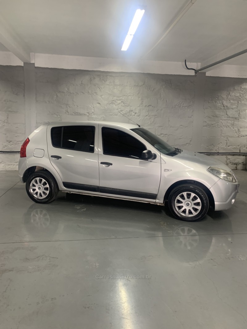 SANDERO 1.0 AUTHENTIQUE 16V FLEX 4P MANUAL - 2010 - FARROUPILHA