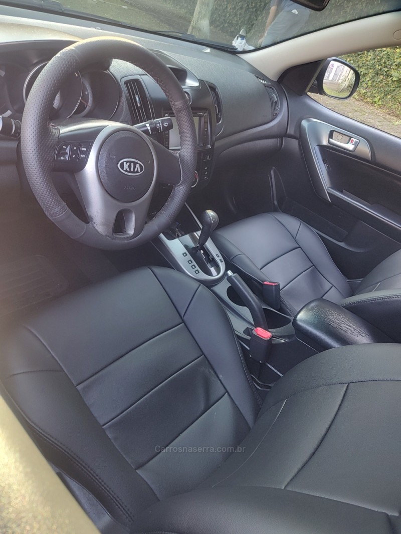 CERATO 1.6 E.221 SEDAN 16V GASOLINA 4P AUTOMÁTICO - 2010 - CAMPO BOM