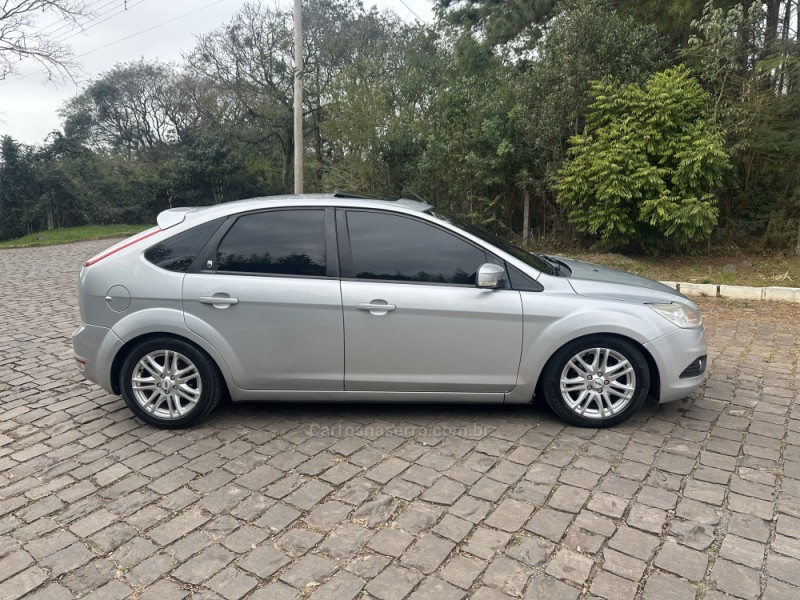 FOCUS 2.0 GHIA 16V FLEX 4P MANUAL - 2009 - NOVA PRATA