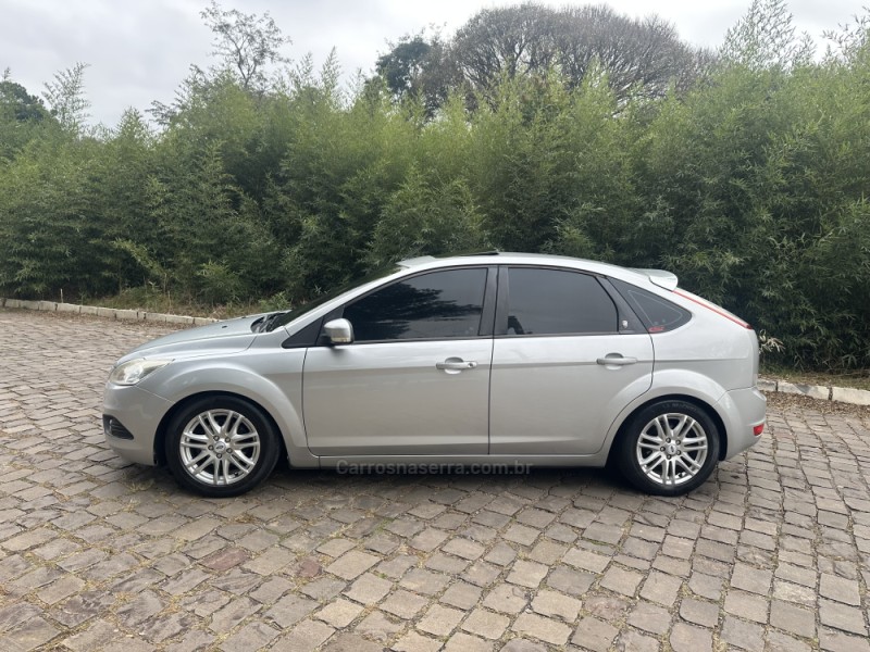 FOCUS 2.0 GHIA 16V FLEX 4P MANUAL - 2009 - NOVA PRATA