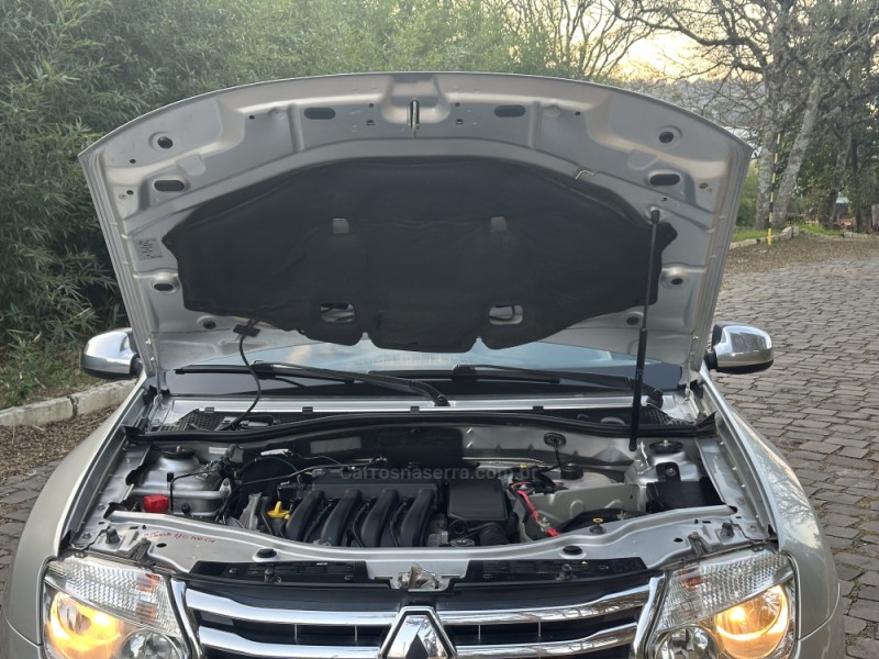 DUSTER 1.6 DYNAMIQUE 4X2 16V FLEX 4P MANUAL - 2015 - NOVA PRATA