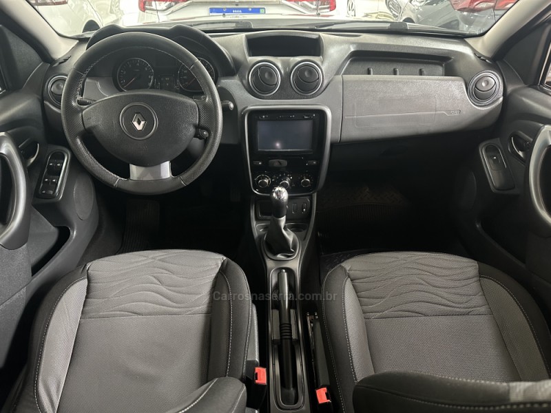 DUSTER 1.6 DYNAMIQUE 4X2 16V FLEX 4P MANUAL - 2015 - NOVA PRATA