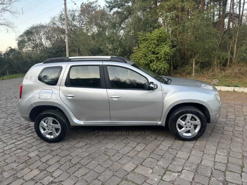 DUSTER 1.6 DYNAMIQUE 4X2 16V FLEX 4P MANUAL - 2015 - NOVA PRATA