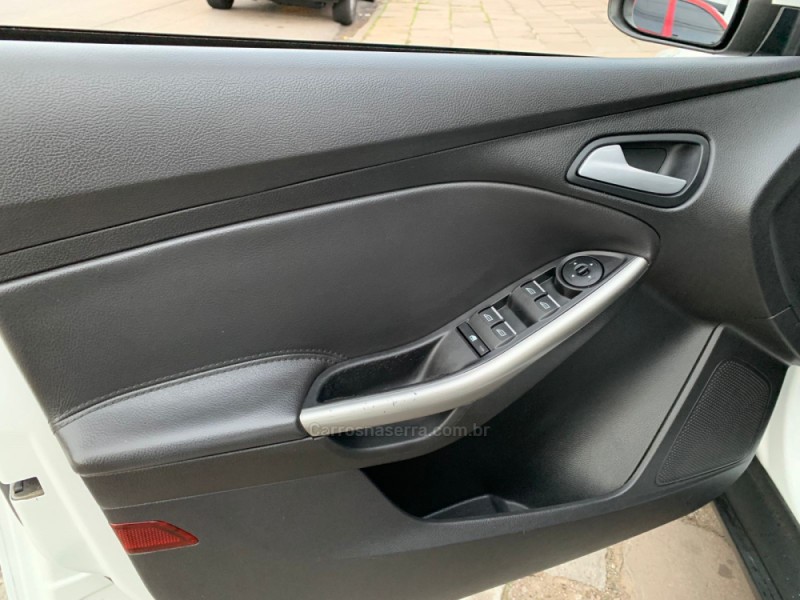 FOCUS 1.6 SE 16V FLEX 4P MANUAL - 2015 - CAXIAS DO SUL