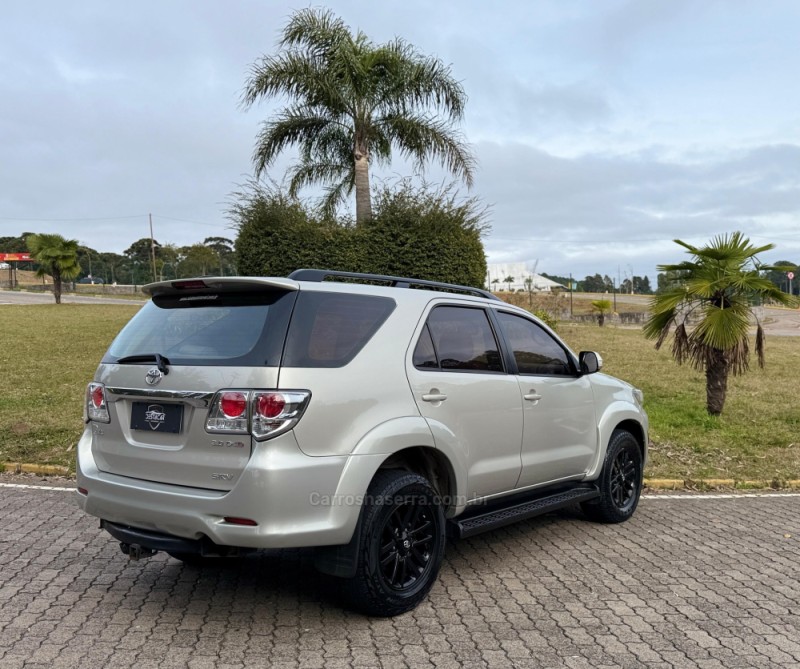 HILUX SW4 3.0 SRV 4X4 7 LUGARES 16V TURBO INTERCOOLER DIESEL 4P AUTOMÁTICO - 2013 - CAXIAS DO SUL