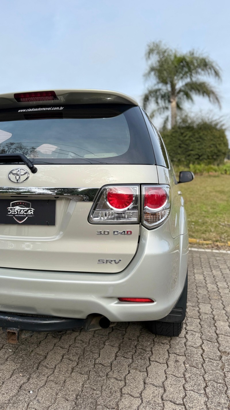 HILUX SW4 3.0 SRV 4X4 7 LUGARES 16V TURBO INTERCOOLER DIESEL 4P AUTOMÁTICO - 2013 - CAXIAS DO SUL