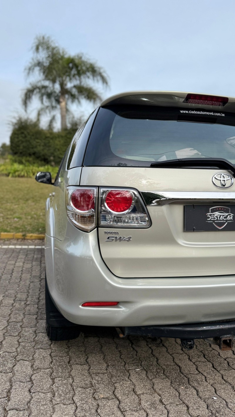 HILUX SW4 3.0 SRV 4X4 7 LUGARES 16V TURBO INTERCOOLER DIESEL 4P AUTOMÁTICO - 2013 - CAXIAS DO SUL