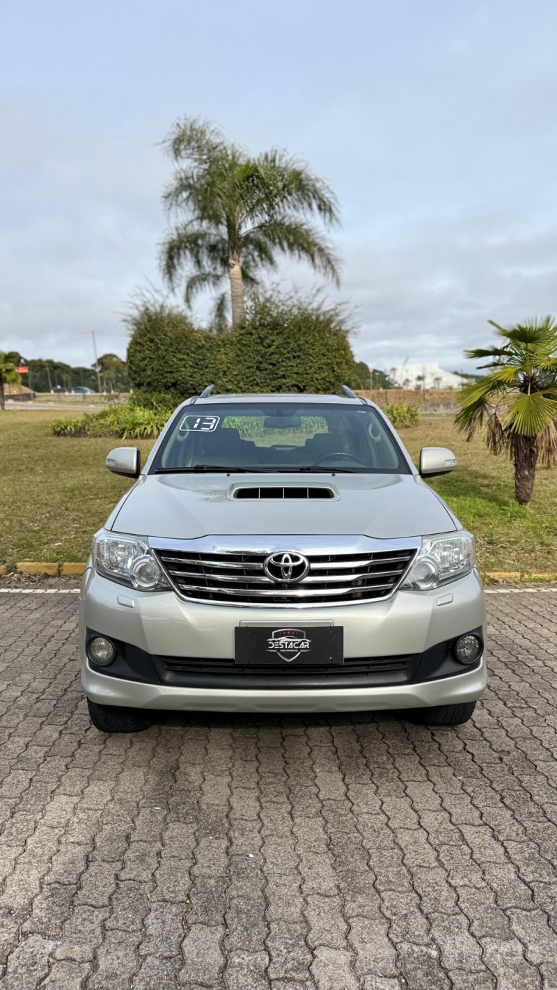 HILUX SW4 3.0 SRV 4X4 7 LUGARES 16V TURBO INTERCOOLER DIESEL 4P AUTOMÁTICO