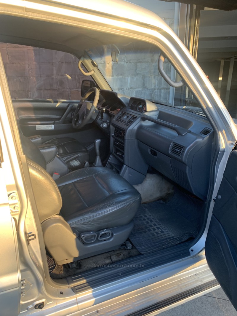 PAJERO 2.8 GLS 4X4 8V TURBO DIESEL 4P MANUAL - 1999 - FARROUPILHA