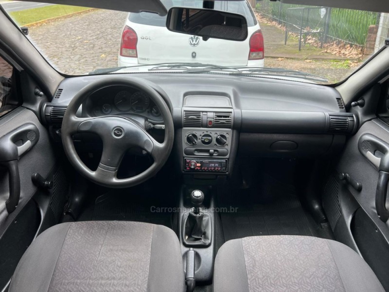 CORSA 1.0 MPFI CLASSIC 8V GASOLINA 4P MANUAL - 2004 - DOIS IRMãOS