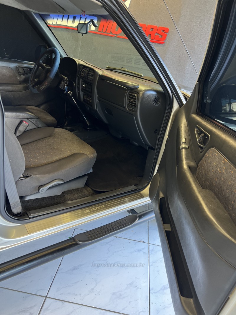 BLAZER 2.4 MPFI 4X2 8V GASOLINA 4P MANUAL - 2001 - CAXIAS DO SUL