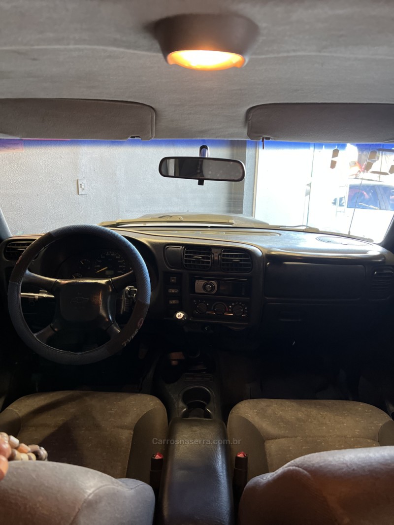 BLAZER 2.4 MPFI 4X2 8V GASOLINA 4P MANUAL - 2001 - CAXIAS DO SUL