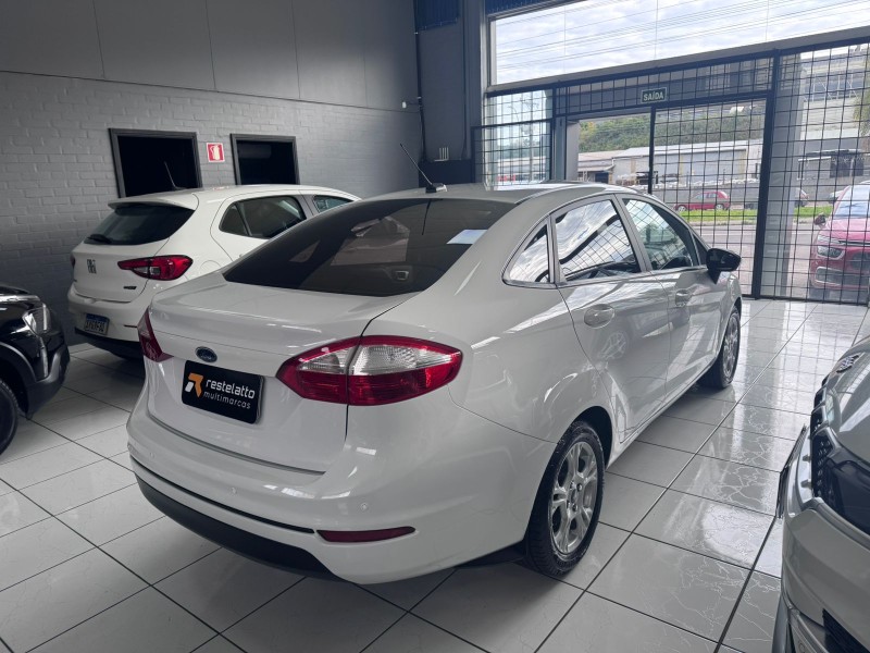 FIESTA 1.6 SE SEDAN 16V FLEX 4P MANUAL - 2015 - CAXIAS DO SUL